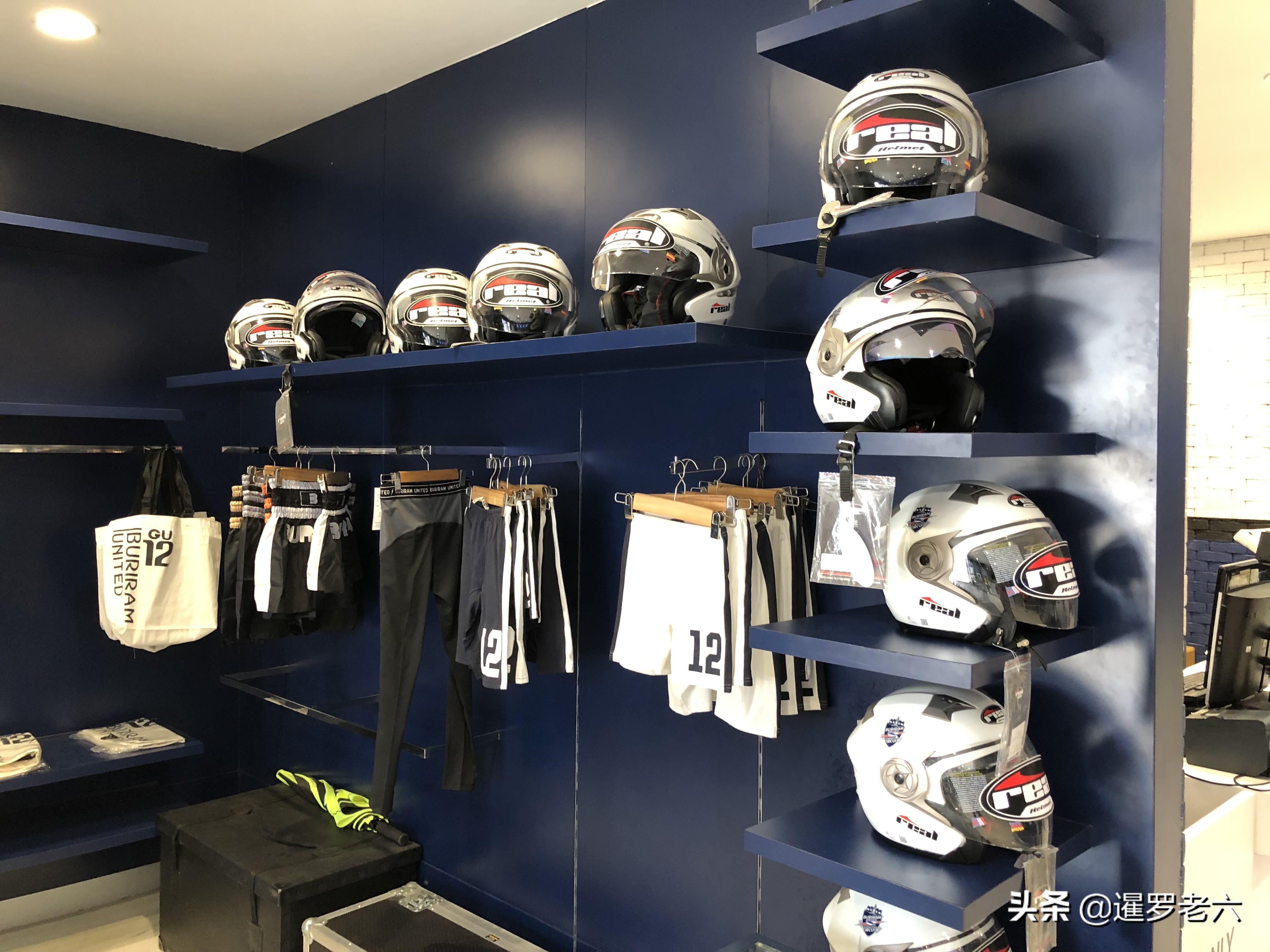 逛逛泰超卫冕冠军武里南联的专卖店！高端大气上档次不比中超差！