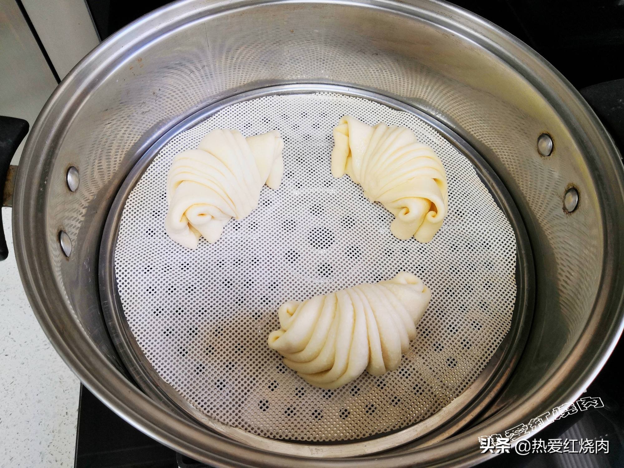 为啥蒸出来的面条是黏的,面食蒸了为什么会塌