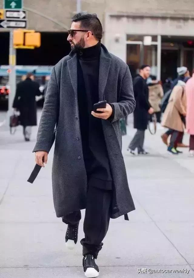 卫衣紧身怎么穿,卫衣装法