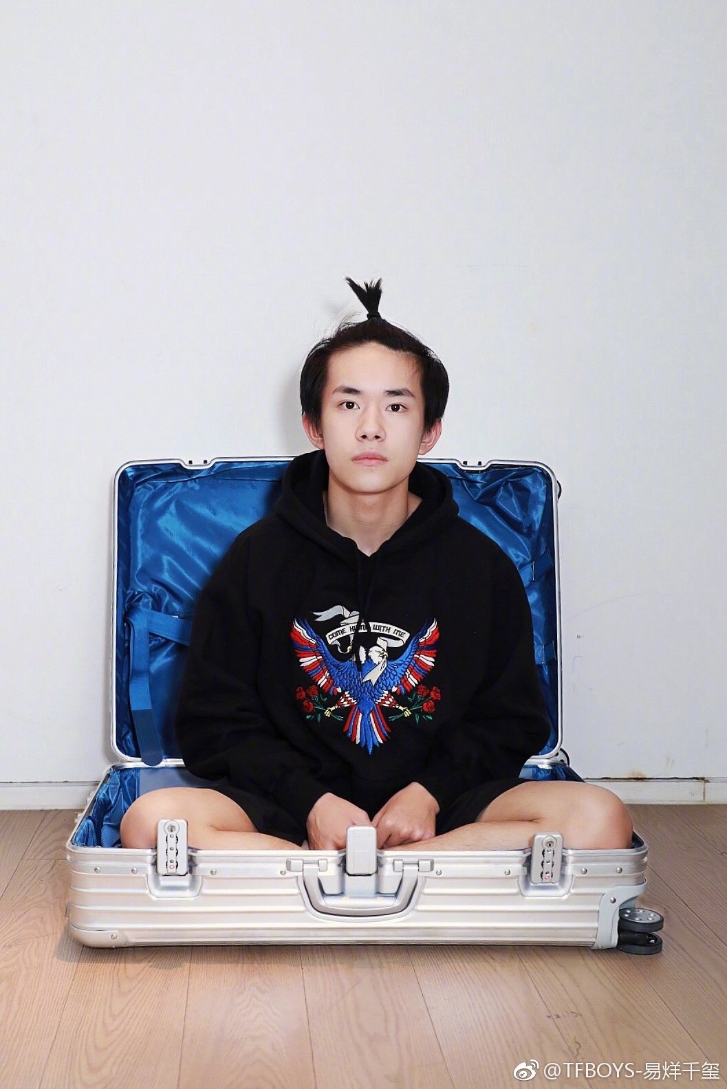 李宁新代言人易烊千玺官宣了吗,日默瓦代言人易烊千玺