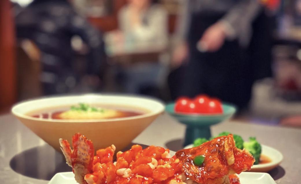 面馆免费吃面带动招牌面狂销300碗,人均100左右的上海面馆