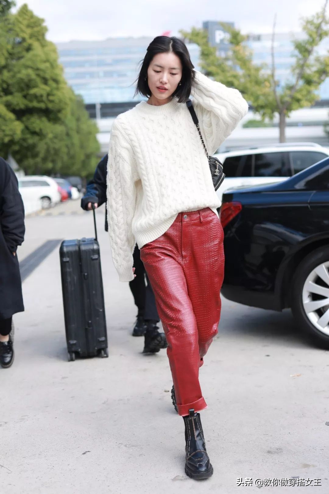 小时候嫌弃的灯芯绒,四字弟弟这样穿也太酷了