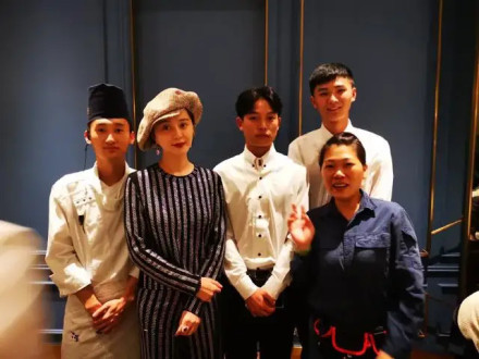 官方回应范冰冰一顿吃41万！去年迪拜王子的事儿为啥摁我头上？