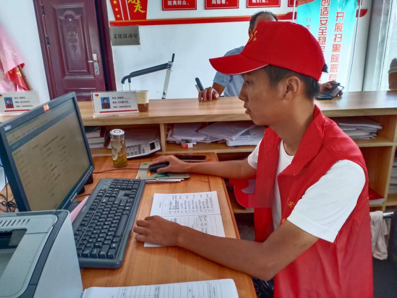 东至县泥溪镇:参加脱贫攻坚社会实践的特长生