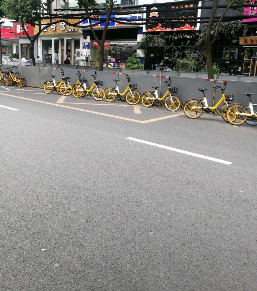 让一哈！成都共享单车瘦身，没了这些占道的名场面，路面都通泰了