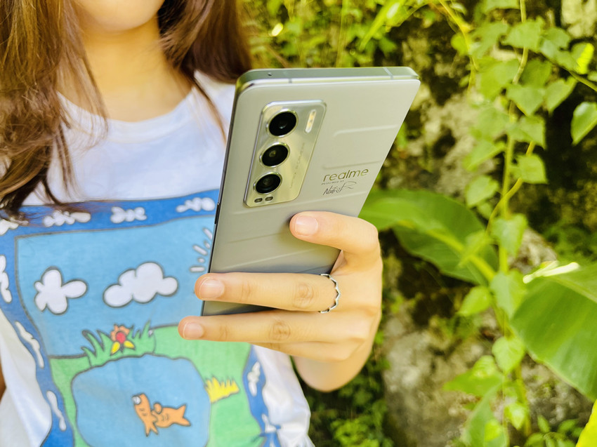 realmegt大师版探索版外观测评,realme真我gt大师探索版配置对比