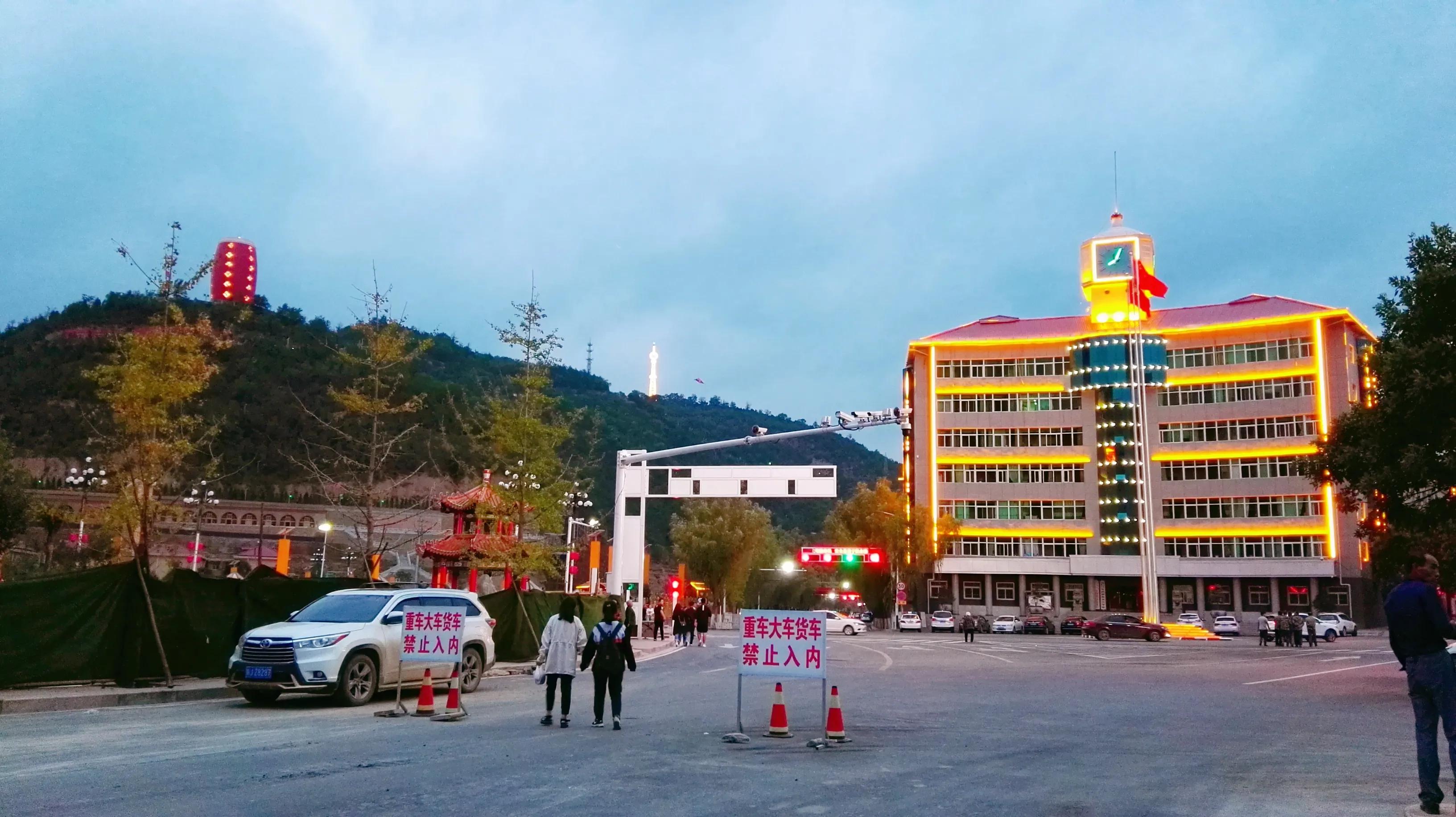 走进延安—登顶圣地宝塔山，感受安塞腰鼓山，游览佛道合一云台山