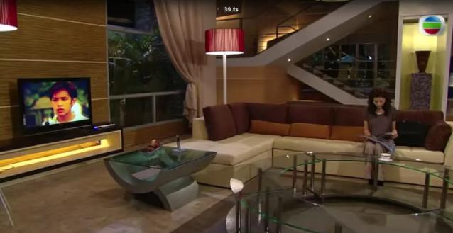 情侣开房也要找黄牛？这8.8高分剧，逼疯的不只香港人