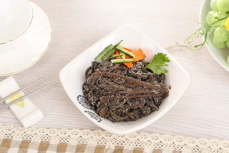 香椿籽的作用与用法及禁忌症,女性长期吃香椿的好处与禁忌