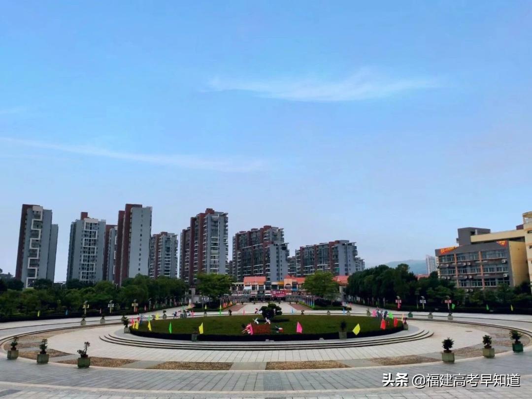 福建考生多少分能上福建商学院？2021年最新各专业录取分告诉你