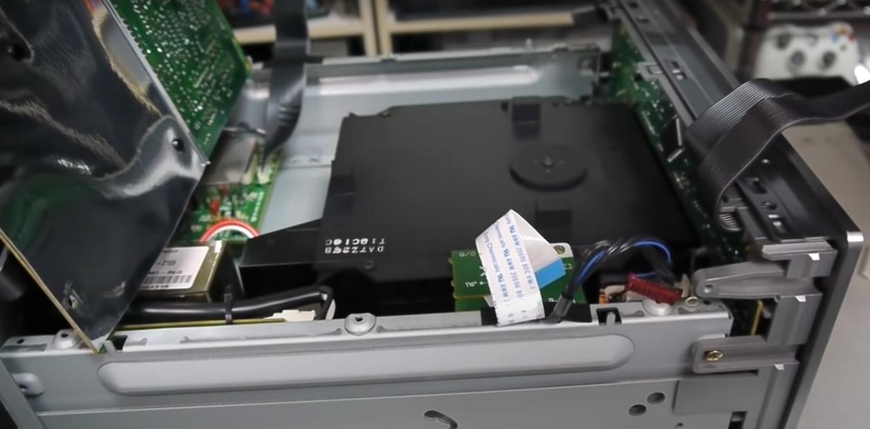 KENWOODDPF-7002CD机不读盘维修，掌握拆机步骤和更换光头的方法