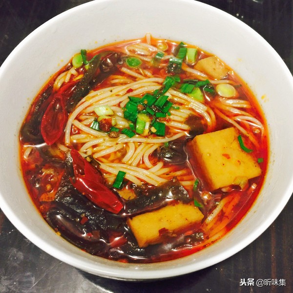 几种家常热汤米线的做法，喜欢米线的朋友不要错过哦！