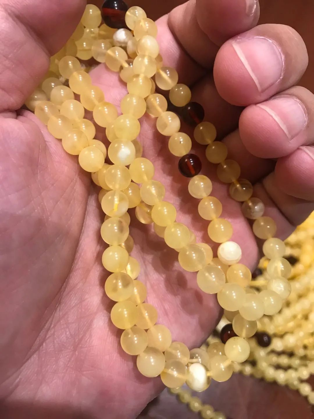 美女求代购俄版书，闲聊中俄边境边民带货赚钱的琐碎