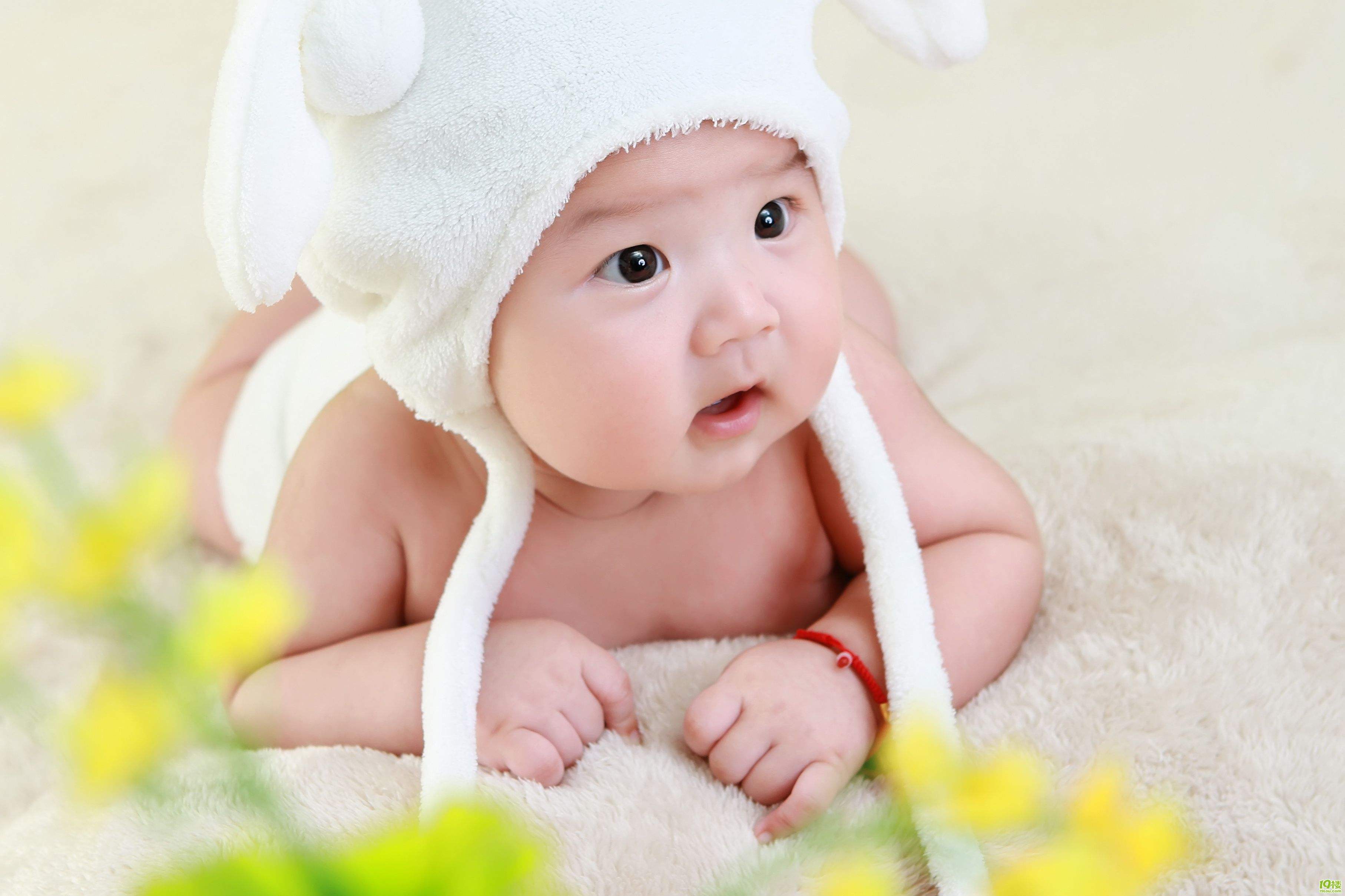 宝宝吐奶怎么办要不要喂奶,宝宝吐奶怎么办教你一招轻松搞定