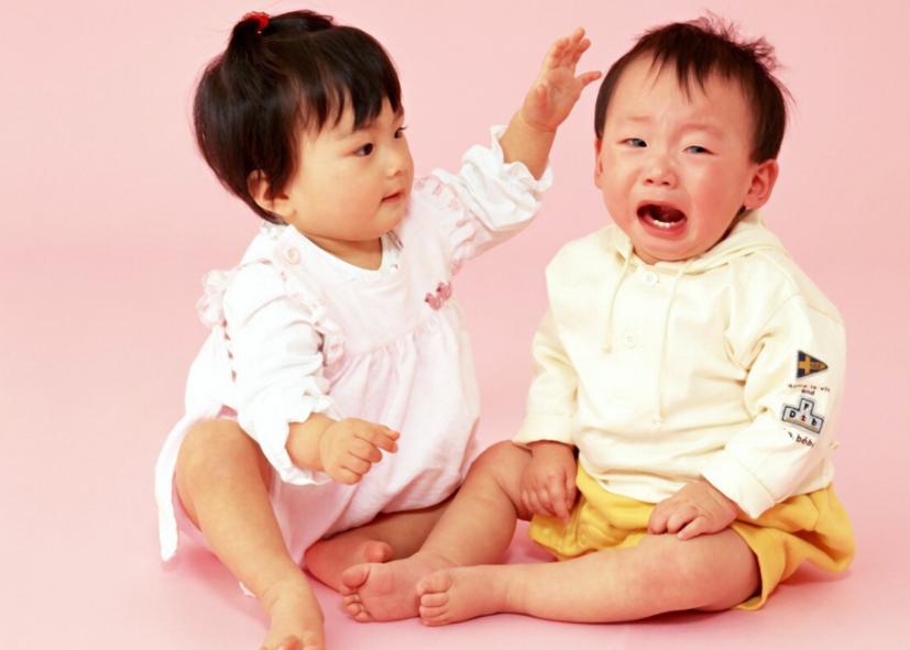 宝宝大便颜色绿是受惊吓了吗,宝宝大便颜色判断是否生病