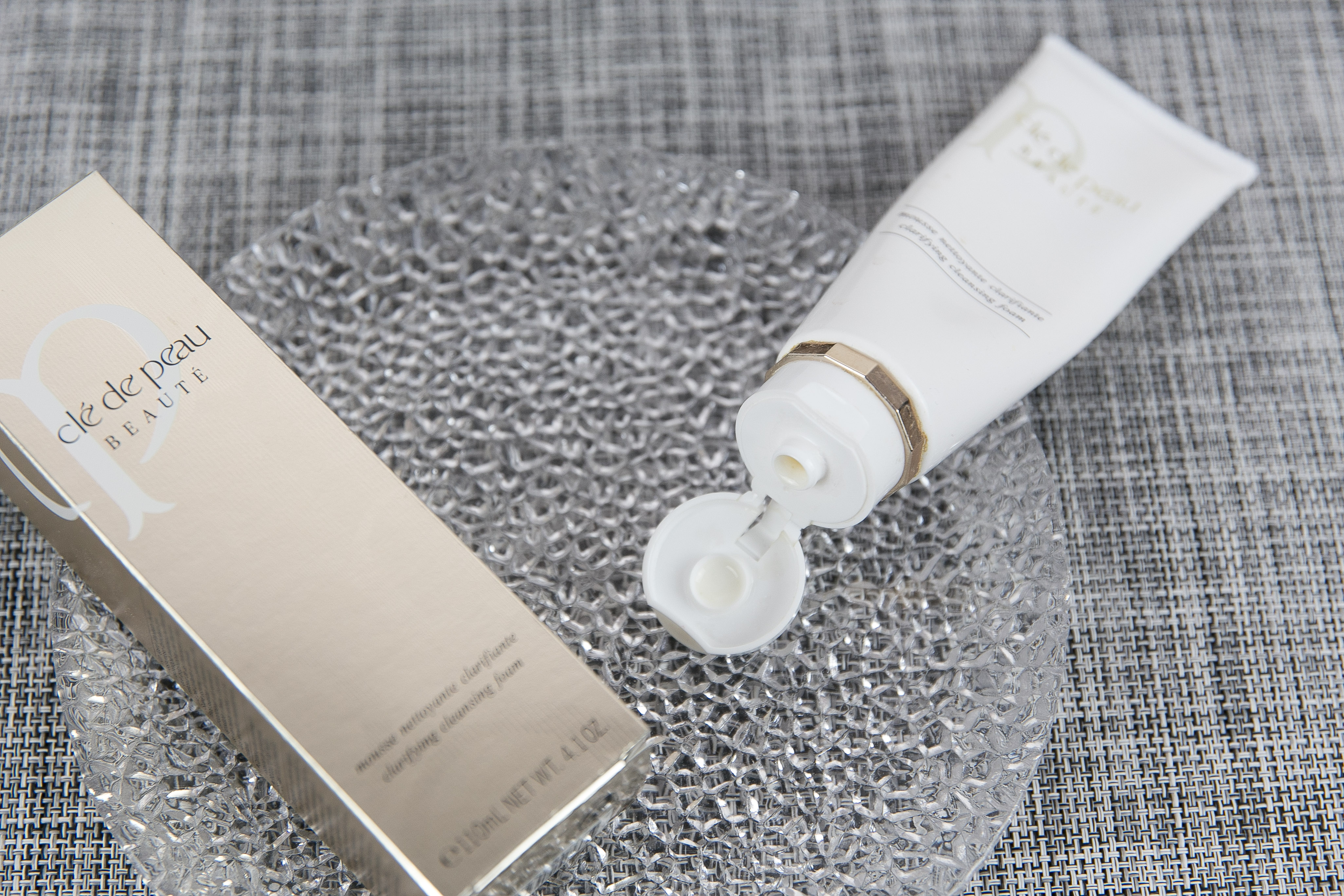 还在为繁琐的护肤步骤而烦恼吗,还在为皮肤问题困扰吗