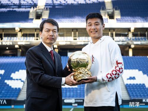 金球奖和世界足球先生哪个厉害,金球奖和世界足球先生哪个奖更好