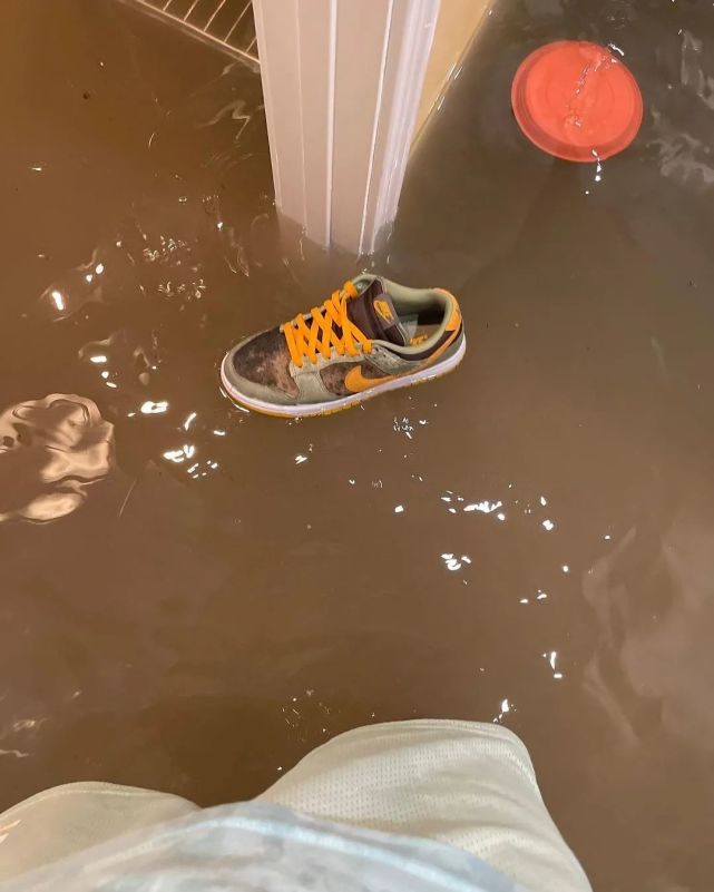 超强暴雨致纽约内涝,纽约大暴雨鞋仓被淹