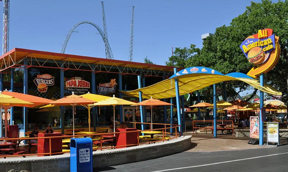 加州一男子为了省钱，花150美金买六旗年票狂吃七年免费餐