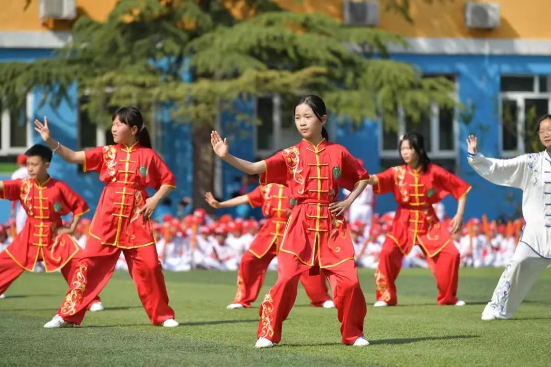 一百多人体育节开场,体育1000人活动