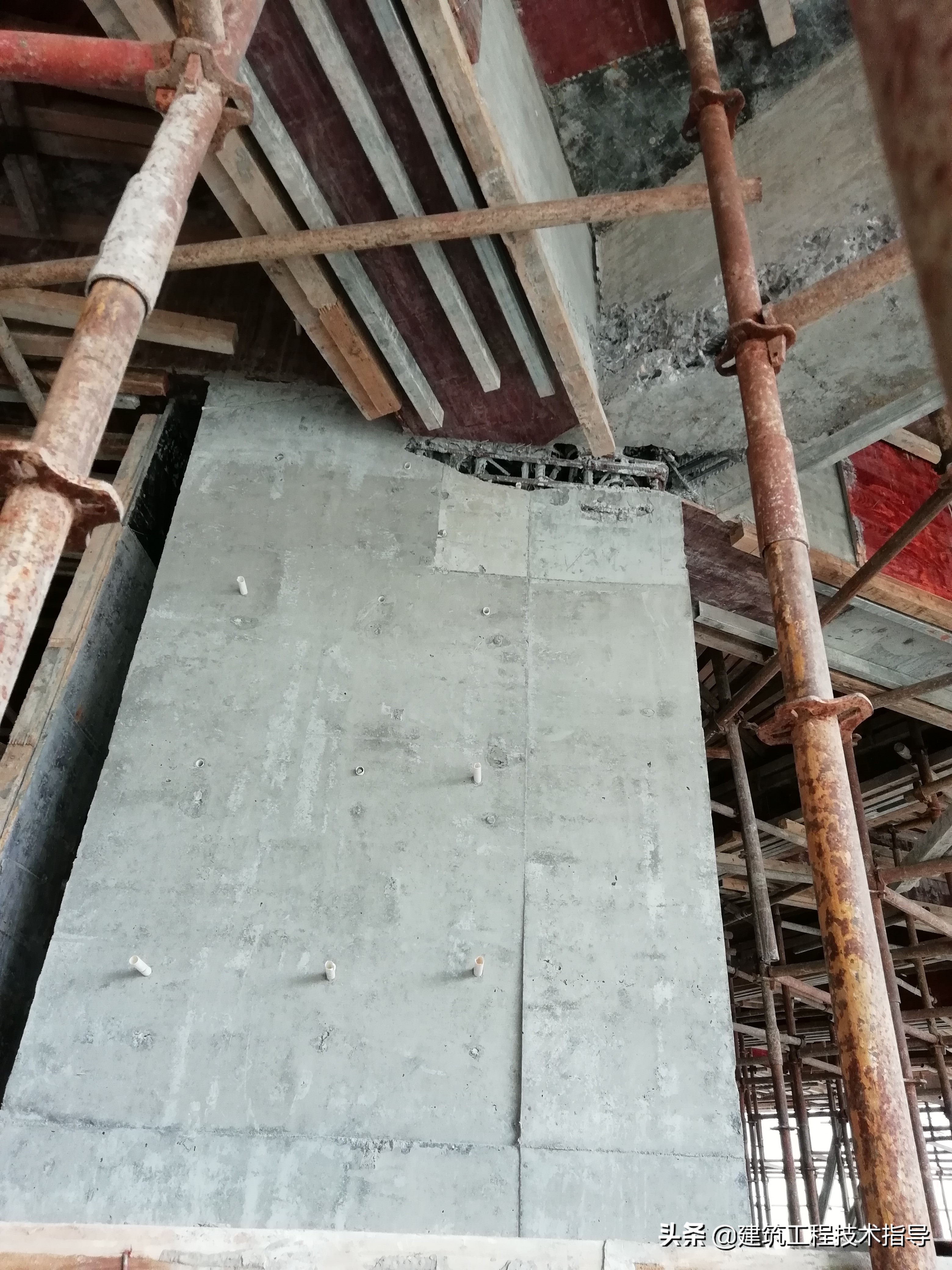 墙柱混凝土孔洞如何处理,混凝土大孔洞缺陷怎么修补