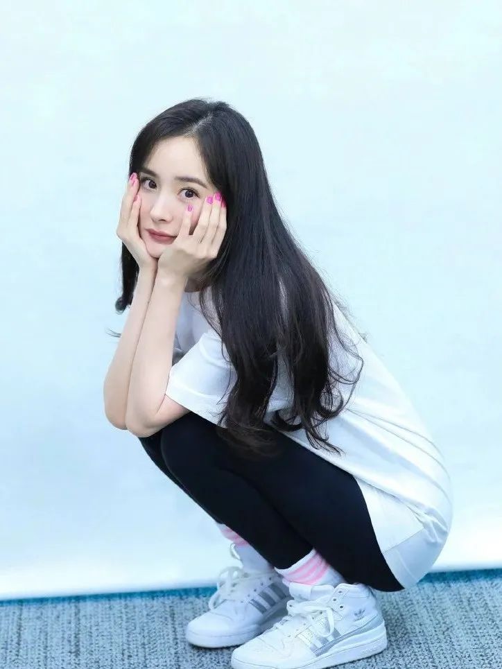 杨幂一万块钱毛衣,杨幂什么单品都能穿好