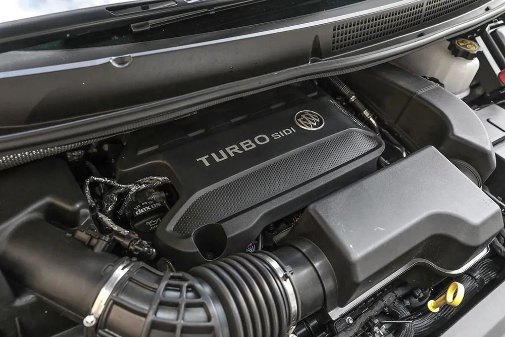 2022款别克gl8艾维亚礼贤版,别克2022款gl8艾维亚四座试驾