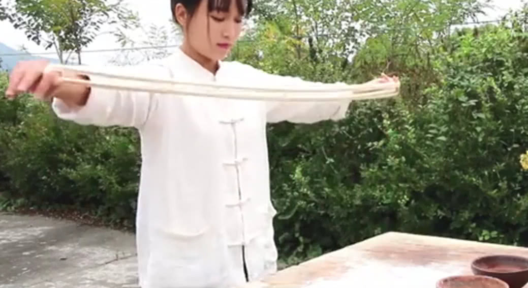 李子柒一岁辍学,李子柒七岁辍学31岁身价过亿