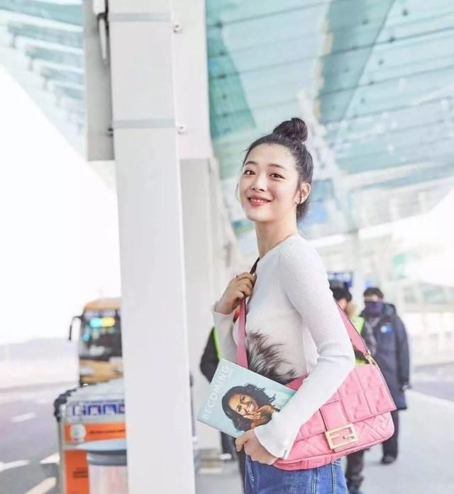 雪莉穿红西装,雪莉黑色抹胸礼服油头