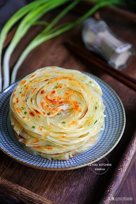 几个饺子皮一起擀,剩下的饺子皮怎么做鸡蛋灌饼