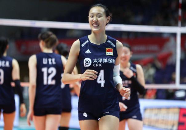 杨涵玉发球直接砸栗垚头上,杨涵玉发球直接砸栗垚头