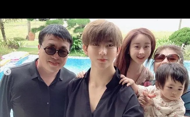 陈华回应与大18岁老婆咸素媛分手：这场戏也应该结束了