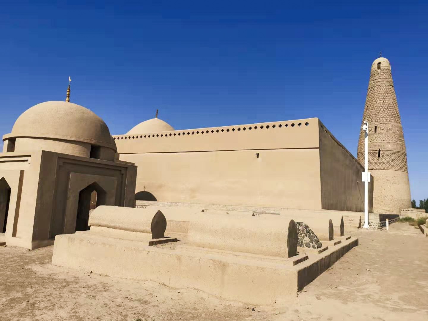 60岁以上游新疆免门票吗,退休老头独自去新疆旅游攻略