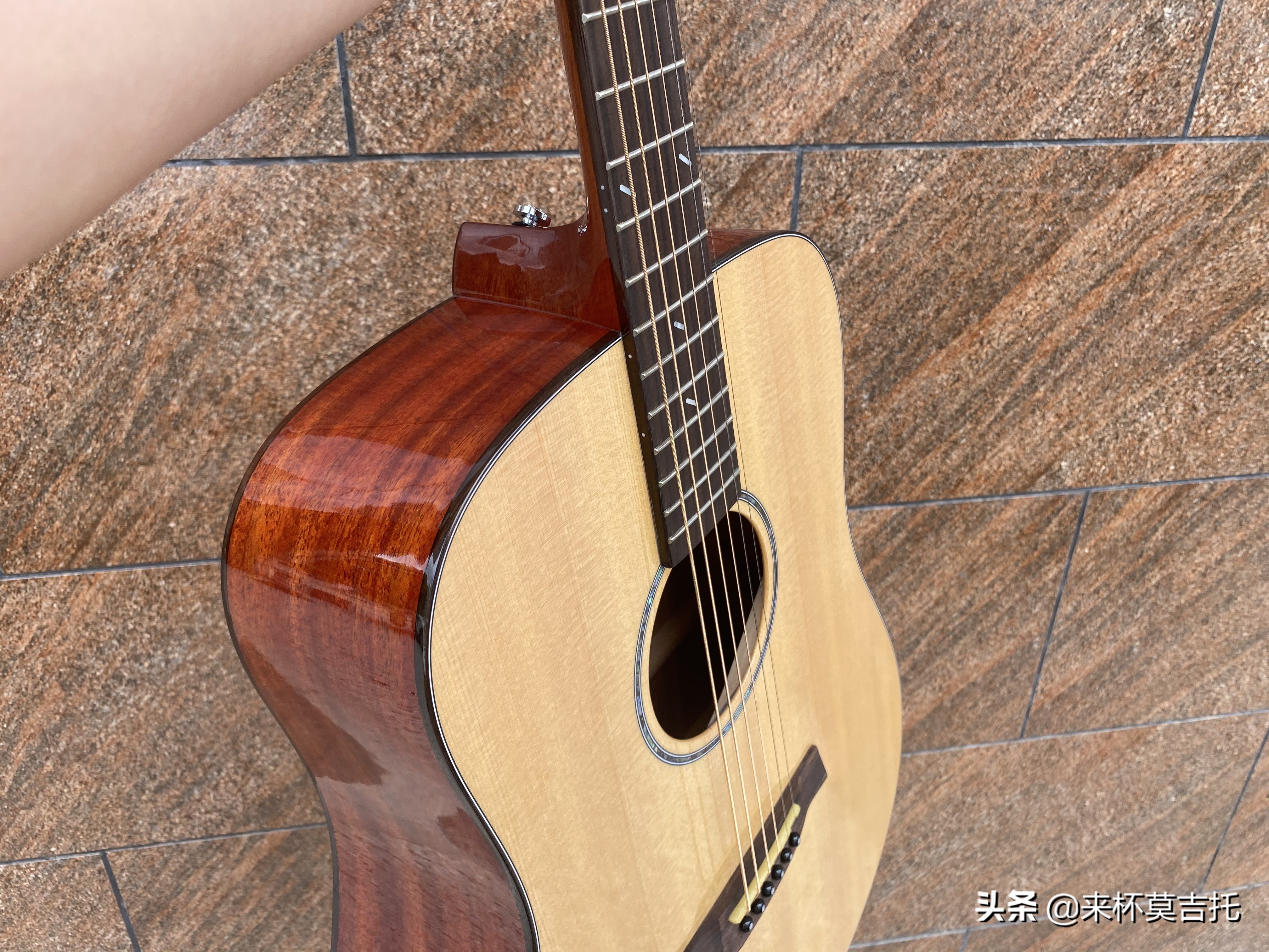 如何挑选一个合适自己的吉他,新手如何选择一把适合自己的吉他