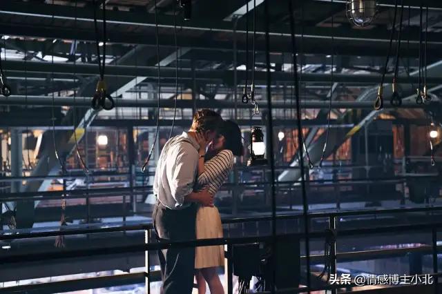 晚上在自己房间装摄像头,发现有人在自己房间装摄像头