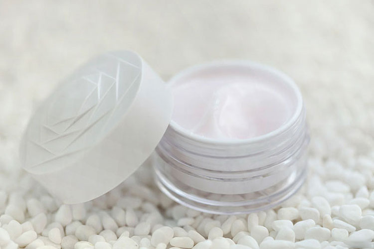 乳液和面霜怎么区别好坏,护肤乳液的正确用法