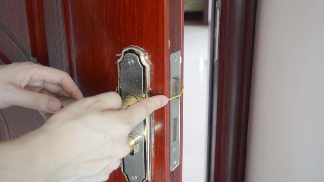 你家里有橡皮筋吗？这样用途太聪明了，解决了很多男女人的困扰