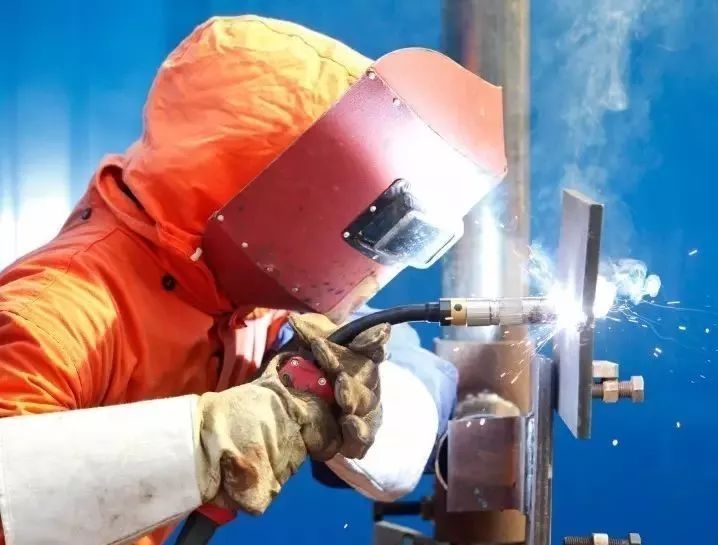 电焊工怎么避免尘肺,电焊工尘肺病的寿命有影响吗