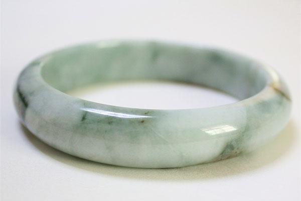 昆仑玉手镯长期戴都有什么好处,孕妇戴玉手镯有什么好处