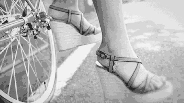 宽胖脚凉鞋好看,四十岁女人大宽脚适合啥凉鞋