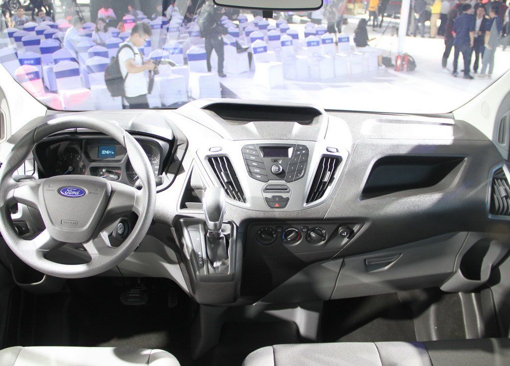 全顺轻客短轴低顶汽油7座商旅版,福特新全顺商旅版短轴低顶有5座