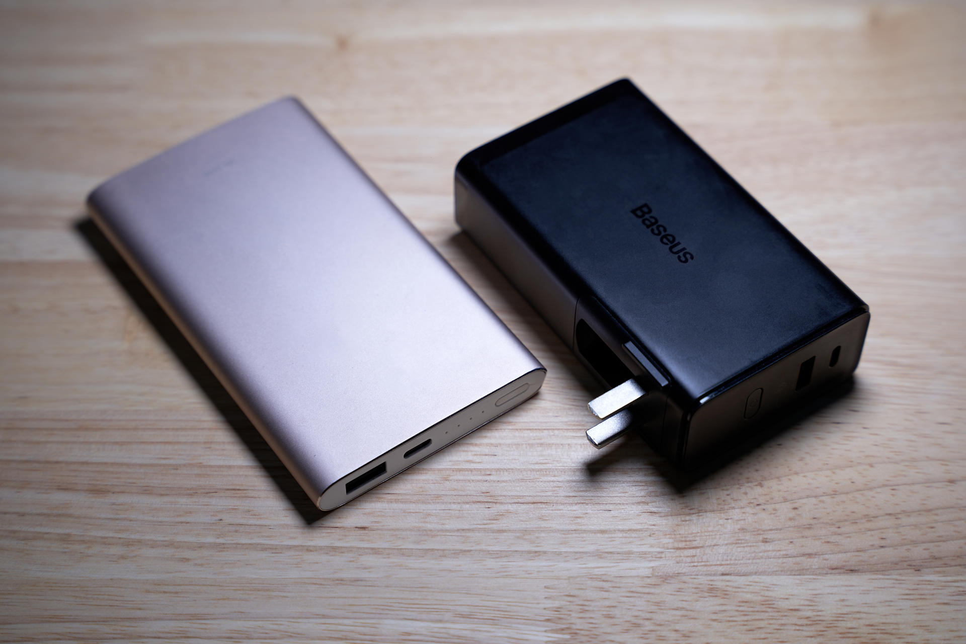 倍思能量堆充电宝,倍思无线充电宝加磁吸功能