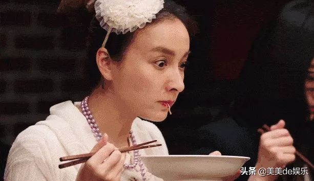 被一姐*压打**，她竟不是傻白甜！恋情、新剧、综艺全面开花？