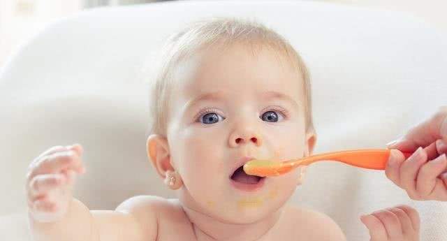 小孩反复积食有内热如何推拿,孩子积食口臭磨牙积食内热吃什么