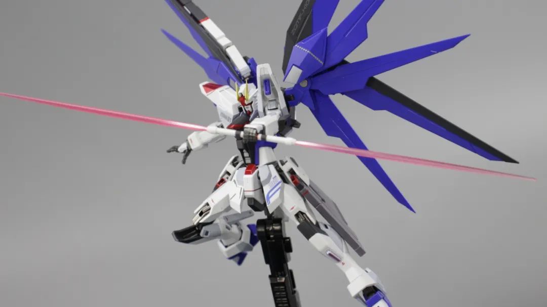 苍天之剑自由高达的操纵者,robot魂真实配色自由高达