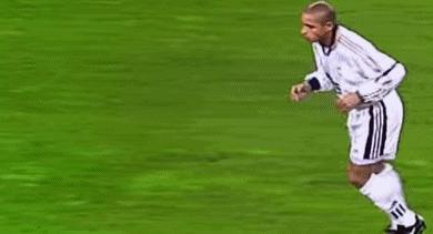 fifa足球世界卡洛斯重炮射门教学,足球大力射门的踢法视频