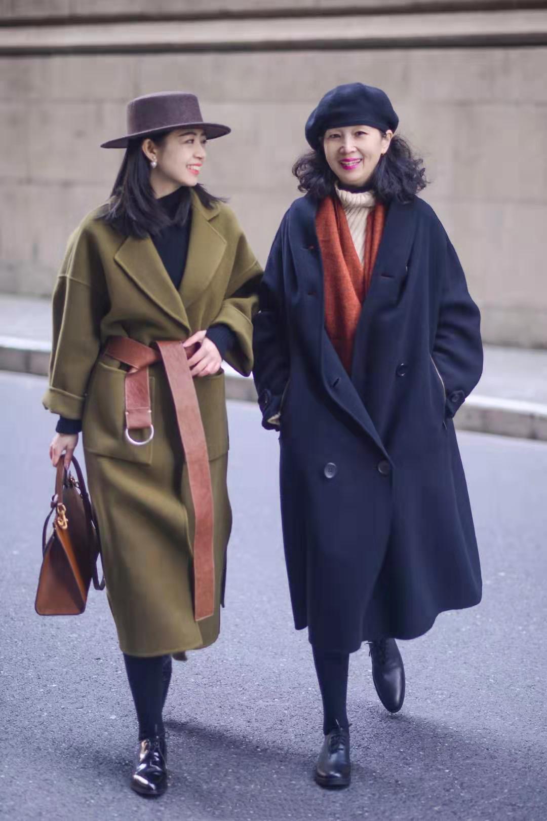 深绿色棕色穿搭高级感,绿色洋气还是咖啡色洋气