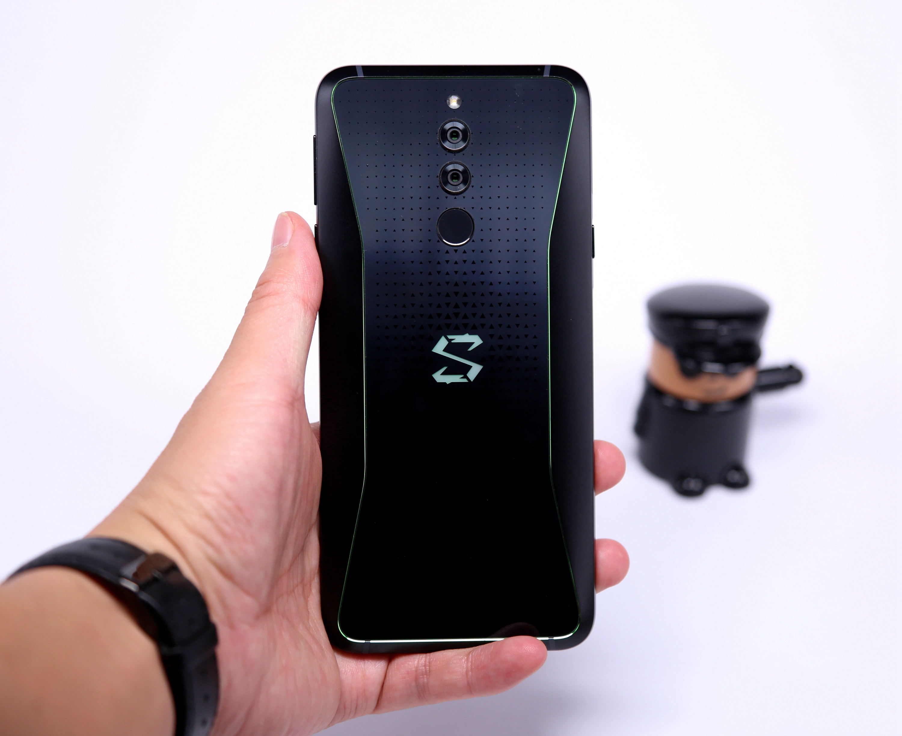 黑鲨游戏手机2.12.5,黑鲨游戏手机2代黑鲨helo