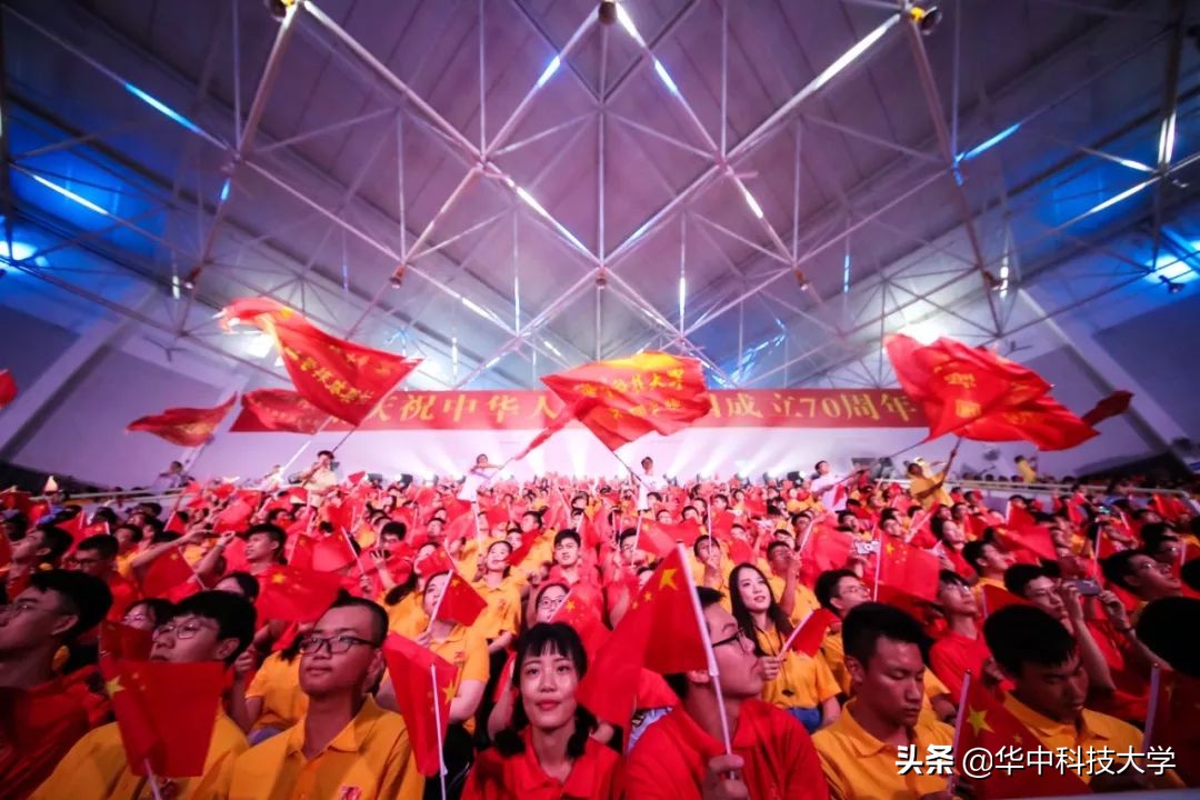 燃爆了！华中科技大学用“宇宙最强音”为祖国打CALL