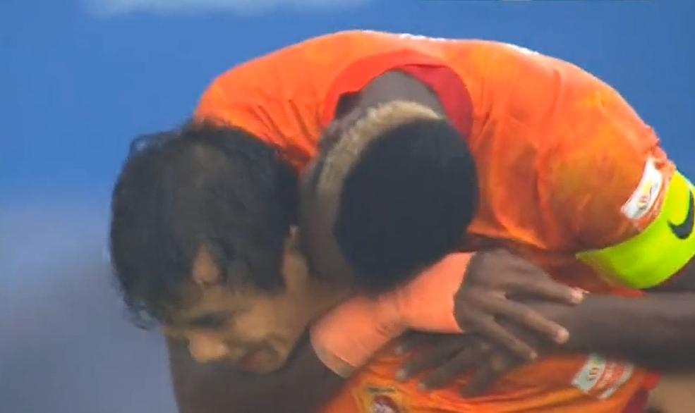 蒿俊闵抢断奥斯卡,蒿俊闵助攻戈德斯